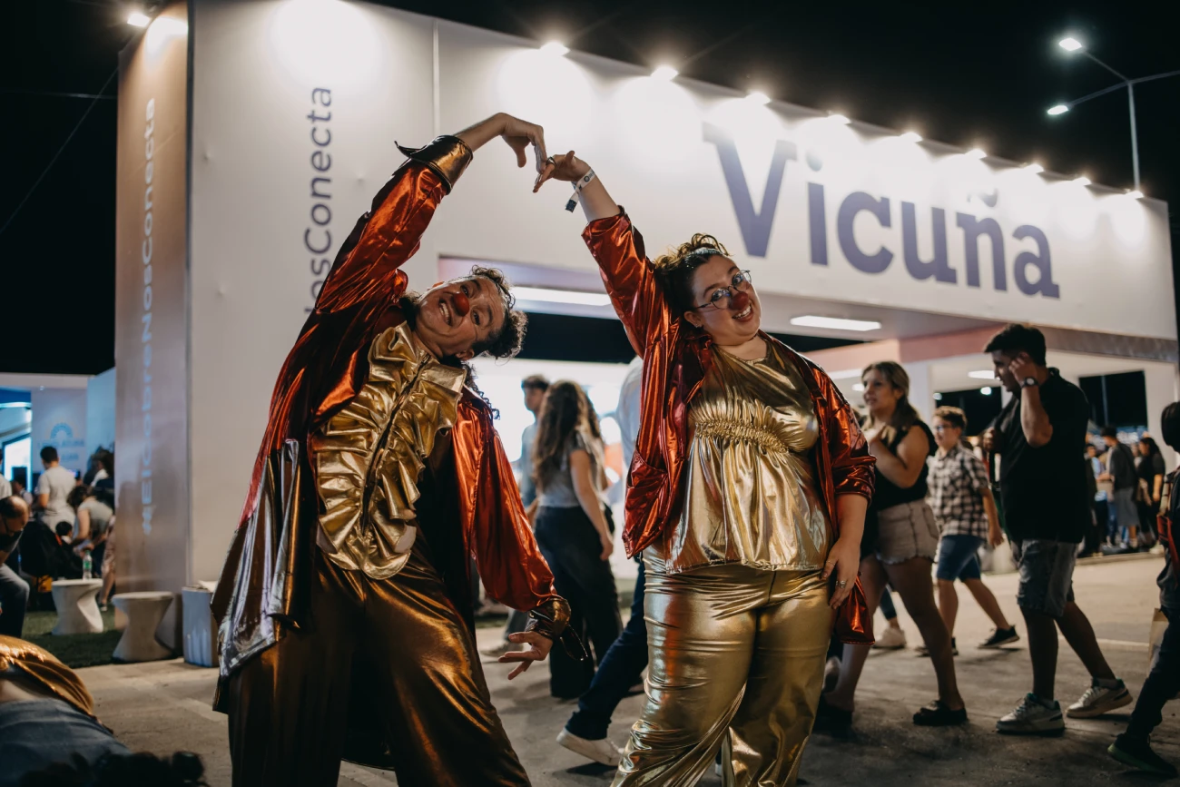 Vicuna-Stand-FNS-dia1-249