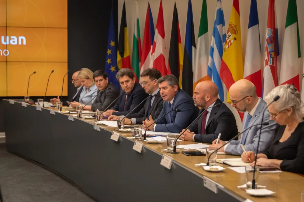 bde55ec8000b84ebff3aff42962b0b95_XL